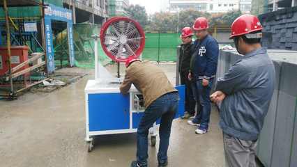 濟(jì)南:&ldquo;霸王級&rdquo;濃霧來襲 百米之外看不清